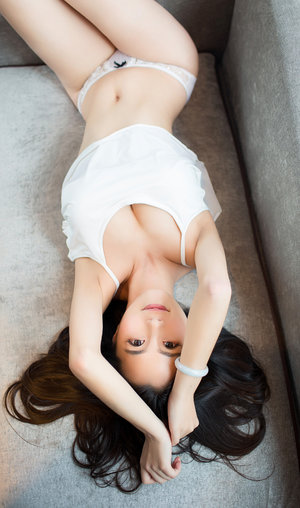 厨房扶着岳翘臀挺进电影中文字幕