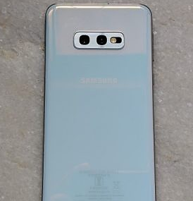 三星自推出以來(lái)大大改進(jìn)了Galaxy S10的低光照相機質(zhì)量