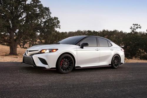 2020豐田凱美瑞TRD表現出強烈的吸引力