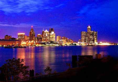 起亞賽拉圖在底特律亮相外觀(guān)時(shí)尚新穎