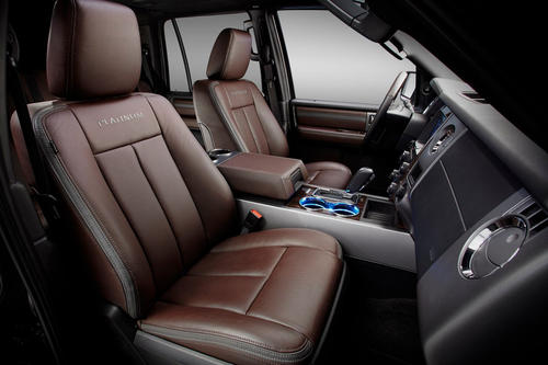 Navigator 與福特Expedition共享其車(chē)架平臺