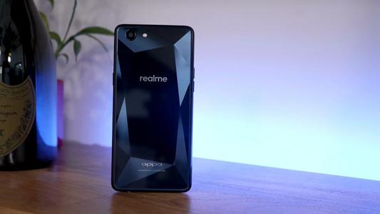 有機會(huì )以不到3000盧比的價(jià)格購買(mǎi)Realme 1和Oppo F9