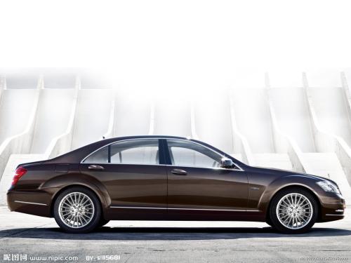 梅賽德斯-奔馳似乎又一次做出了下意識的反應推出具有下一代車(chē)型的全電動(dòng)貨車(chē)