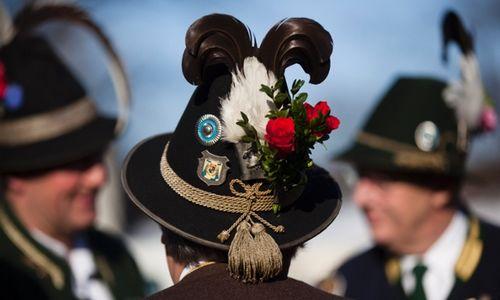 巴伐利亞人擁有的英國偶像MINI以最初由Alec Issigonis設計和制造的再生小汽車(chē)為基礎