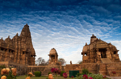 Anahata位于印度西部的精簡(jiǎn)房屋其外墻設計為一件藝術(shù)品