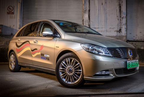 評測2017款新卡羅拉1.2T GLX怎么樣及騰勢400榮耀版多少錢(qián)