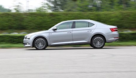 評測長(cháng)安睿行S50V怎么樣及斯柯達速派superb多少錢(qián)