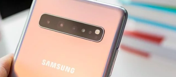 新的Galaxy S11 Plus泄漏顯示了一個(gè)大型的四相機模塊