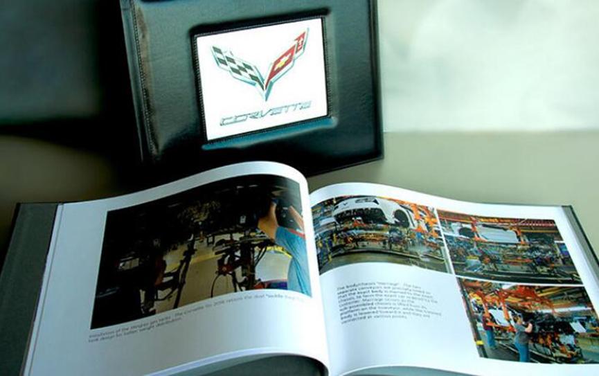 克爾維特的買(mǎi)家可以通過(guò)建造手冊記錄其歷史悠久的C8