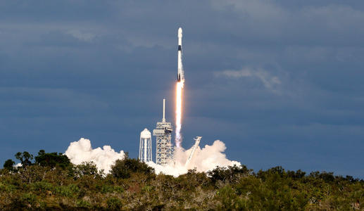 SpaceX的Crew Dragon太空艙將乘坐Falcon 9火箭飛行以進(jìn)行發(fā)射逃生測試