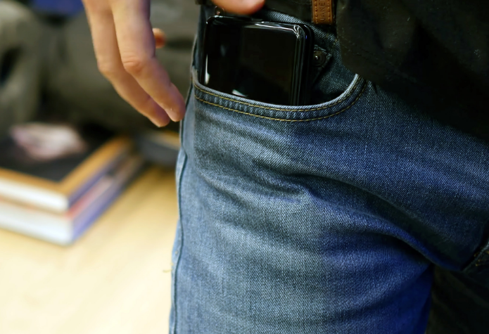 Z Flip作為時(shí)尚配飾在情人節發(fā)布