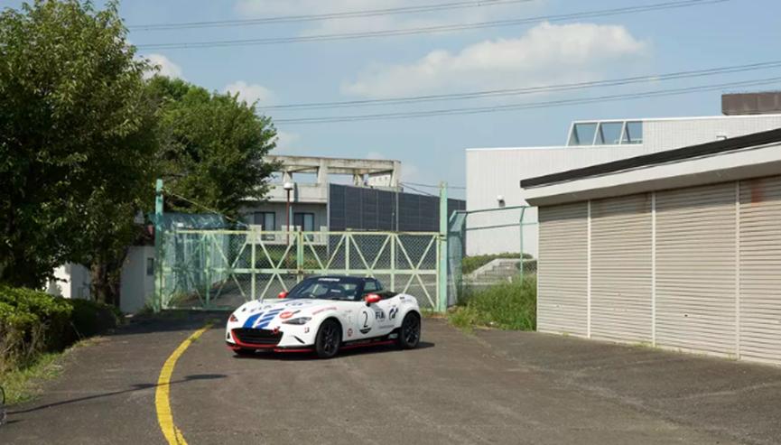 在日本使用Gran Turismo和Mazda Roadster成為現實(shí)