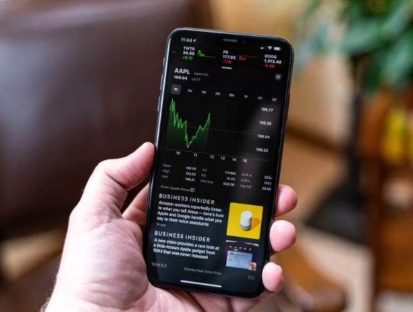 沃倫巴菲特上個(gè)季度出售了價(jià)值8億美元的蘋(píng)果股票