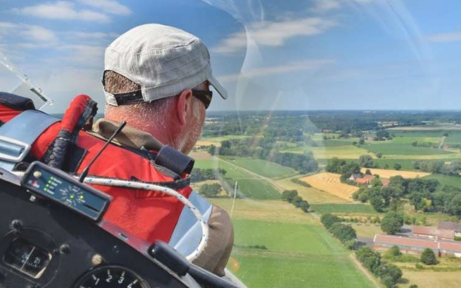 人工智能可以幫助無(wú)人機像鳥(niǎo)一樣穿越氣流