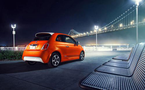 全電動(dòng)菲亞特500e下降頂部以及內燃單位