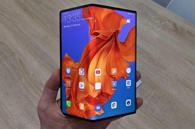 華為MateX試玩：1.7萬(wàn)元值了！