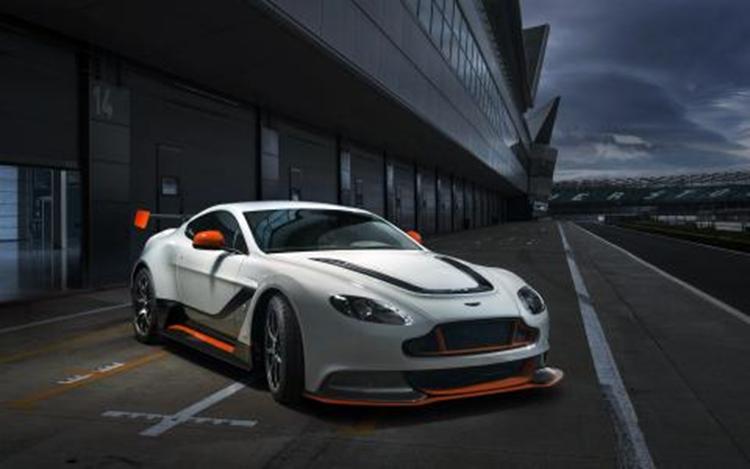 渲染的阿斯頓馬丁Vantage GT3公路車(chē)展現干凈的寬體外觀(guān)
