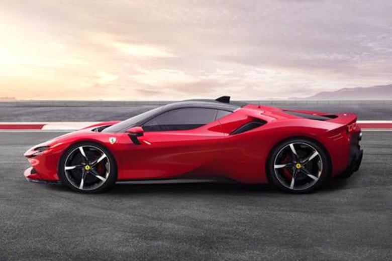 法拉利SF90 Stradale發(fā)現離開(kāi)馬拉內羅工廠(chǎng)幾乎完成