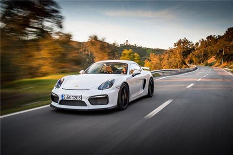 保時(shí)捷Cayman GT4驅動(dòng)程序安裝了熱像儀監控輪胎溫度