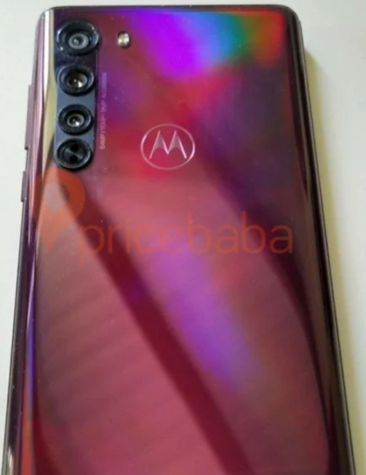 這就是帶有三攝的新型摩托羅拉Edge的外觀(guān)