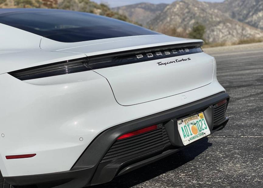 2020年保時(shí)捷Taycan Turbo S本質(zhì)上是一款旅行轎車(chē)