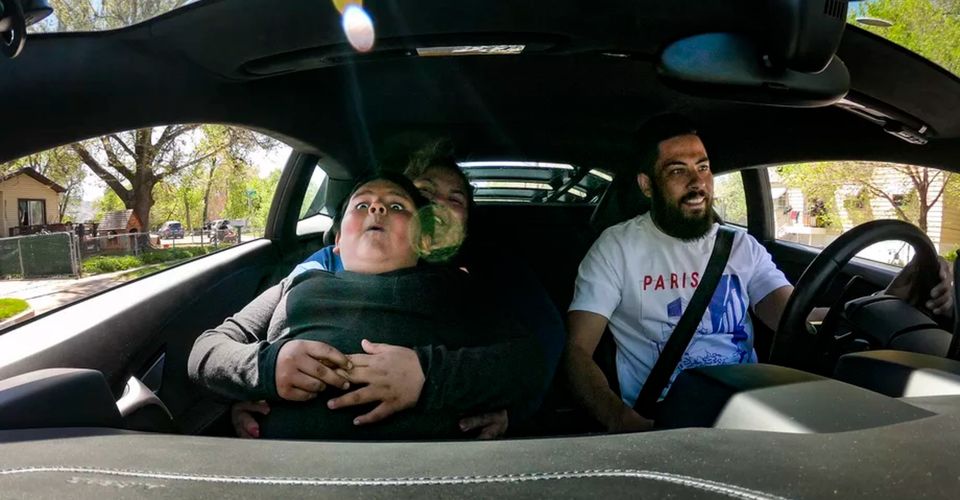 5歲的老人為他夢(mèng)想中的汽車(chē)踏上狂野的旅程