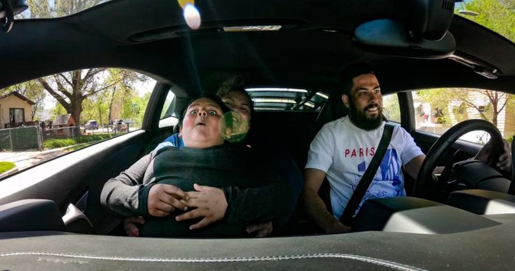 5歲的老人為他夢(mèng)想中的汽車(chē)踏上狂野的旅程