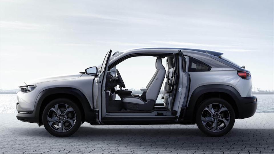 汽車(chē)制造商推動(dòng)大流行，掀起電動(dòng)汽車(chē)大潮