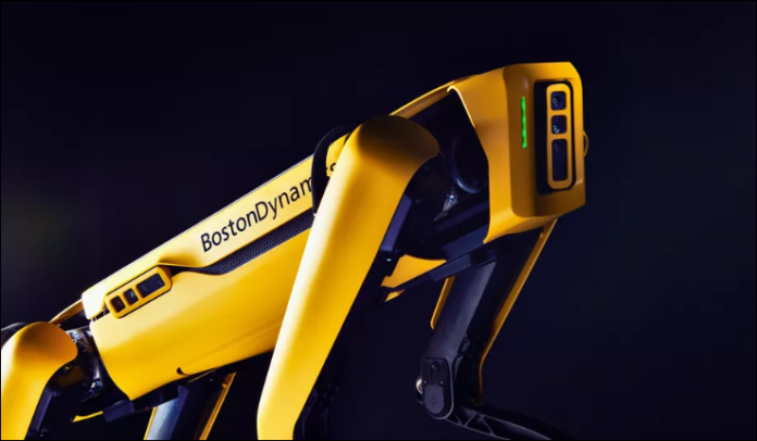 在日本，棒球比賽中部署了機器人來(lái)跳舞和歡呼