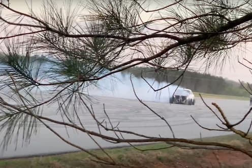 觀(guān)看：2021年福特野馬Mach-E演示其漂移模式