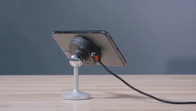 “ Ohsnap握把”是只有3mm厚的超薄電話(huà)握把