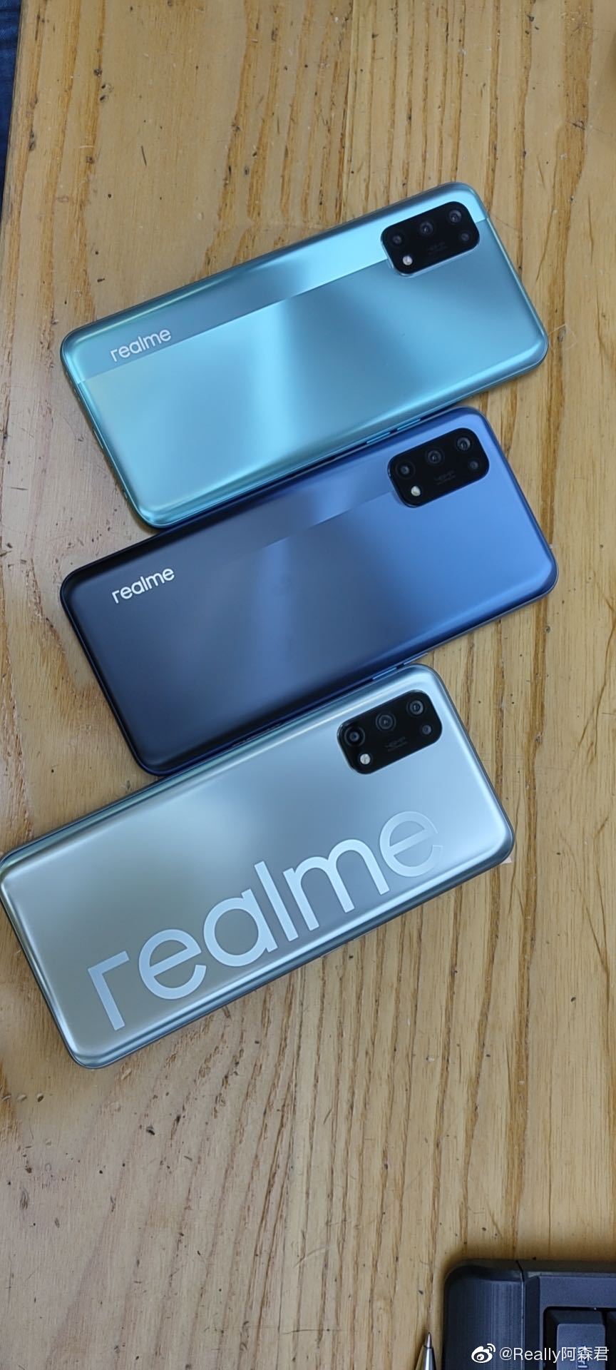 Realme V5實(shí)況拍攝似乎揭示了關(guān)鍵規格和顏色變化