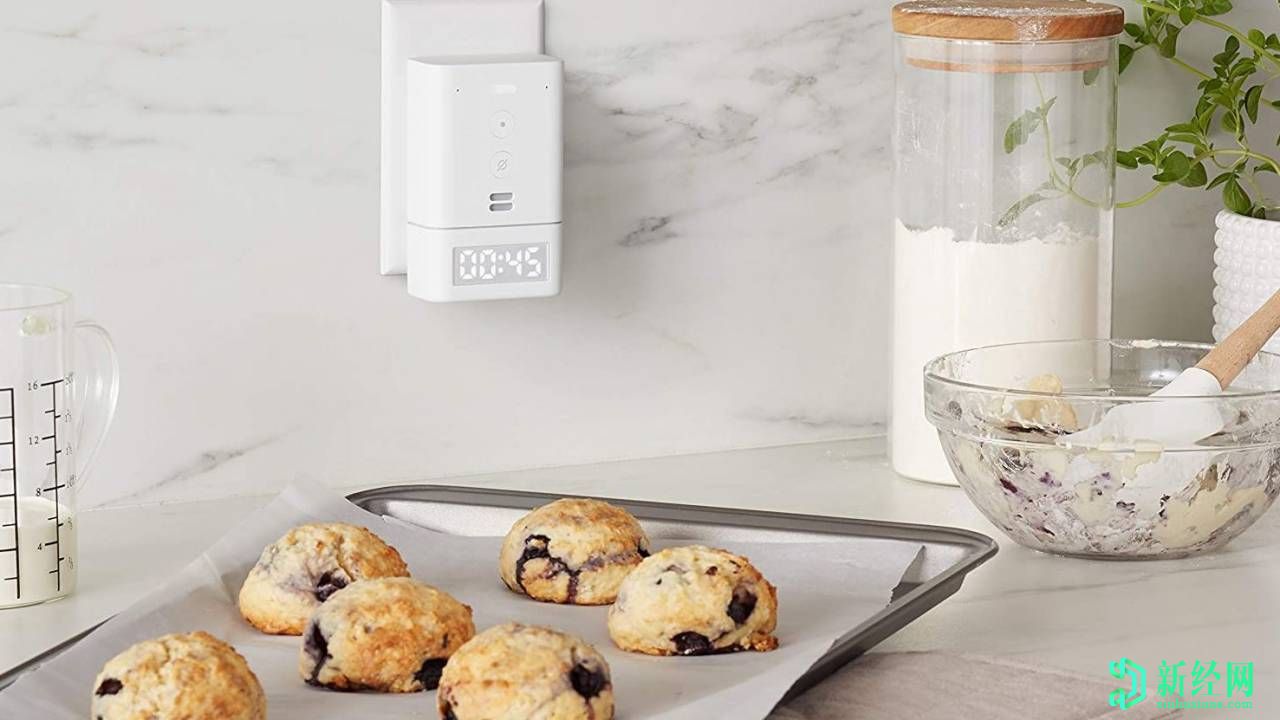 亞馬遜的Echo Flex獲得了簡(jiǎn)單但方便的智能時(shí)鐘附件