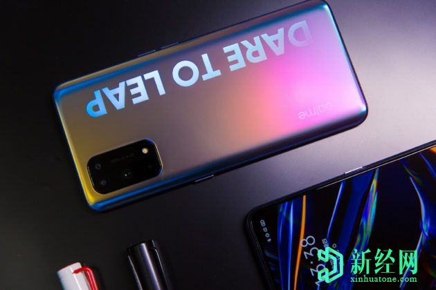 Realme X7系列的官方海報揭示了不可抗拒的設計