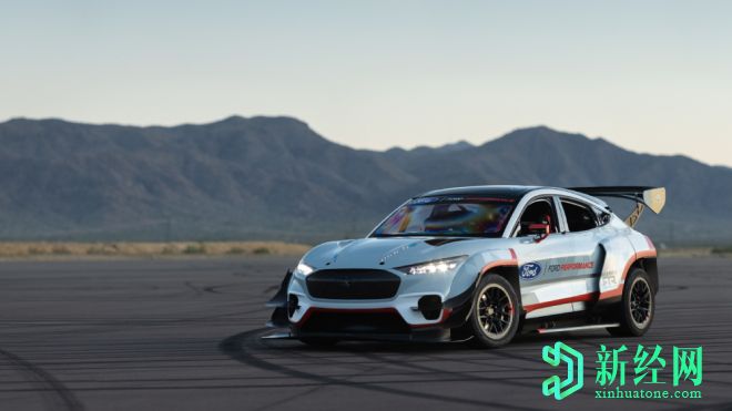 福特剛剛推出了具有1,400馬力的一種電動(dòng)野馬Mach-E