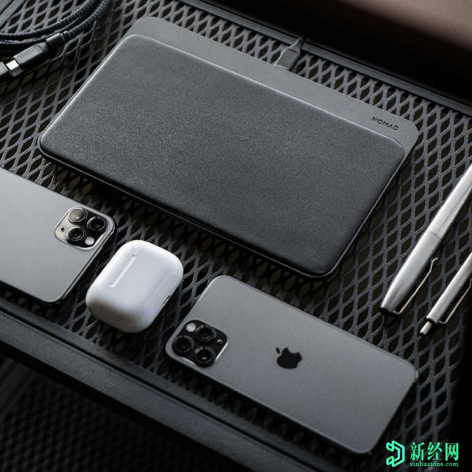 Aira的FreePower同時(shí)為兩部手機和AirPods充電