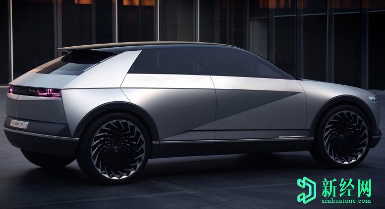 現代的新款I(lǐng)ONIQ 5電動(dòng)跨界車(chē)在紐伯格林亮相