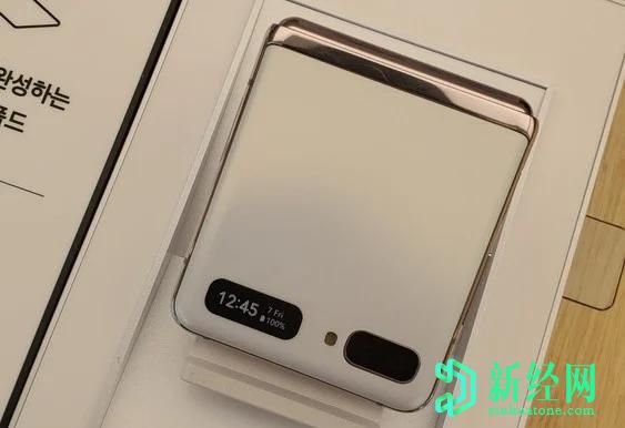 在線(xiàn)出現神秘白銀河Z Flip 5G的實(shí)時(shí)圖像