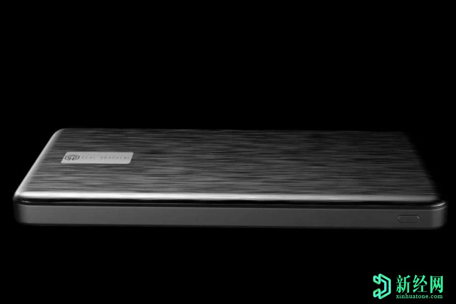 60W石墨烯移動(dòng)電源可為手機更快充電