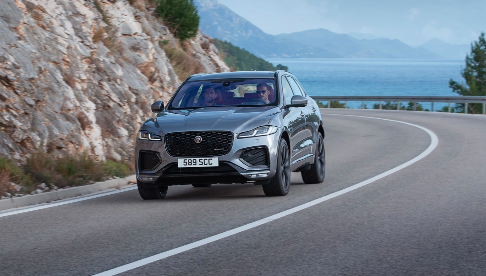 2021捷豹F-Pace憑借Pivi經(jīng)驗改造了駕駛艙，并實(shí)現了電氣化