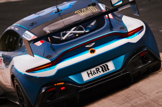 GT3和GT4之間的新阿斯頓·馬丁Vantage GT8R賽車(chē)