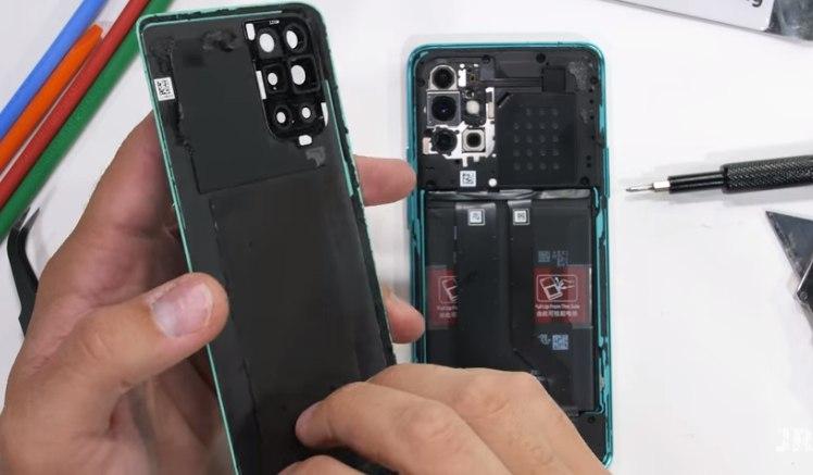 一加8T拆解揭示了內部的雙電池和冷卻系統