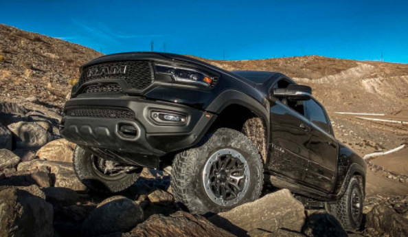 2021 Ram 1500 TRX在越野中的表現，是其他皮卡車(chē)所無(wú)法做到的