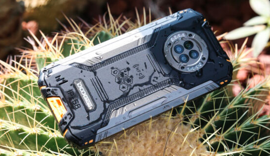 帶有夜視攝像機的Doogee S96 Pro智能手機