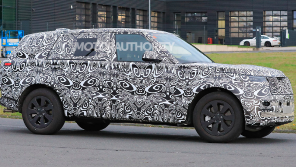 2022年路虎攬勝長(cháng)軸距諜照：拉伸的SUV成型