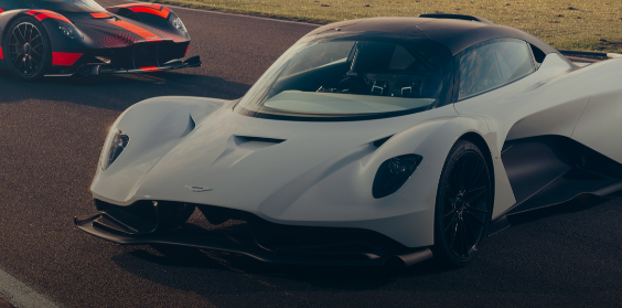 阿斯頓·馬丁確認電動(dòng)汽車(chē)，可能在瓦爾哈拉超級跑車(chē)中使用梅賽德斯動(dòng)力總成