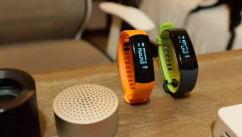 華為子公司榮耀正式發(fā)布了其新款運動(dòng)手環(huán)