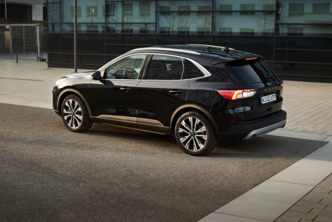 福特Kuga混合動(dòng)力車(chē)也可以配備AWD，承諾行駛620英里以上