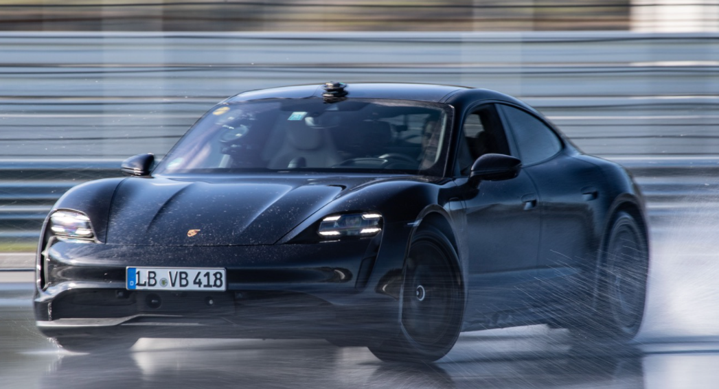 保時(shí)捷Taycan創(chuàng  )造了吉尼斯世界紀錄，電動(dòng)汽車(chē)最長(cháng)的漂移時(shí)間