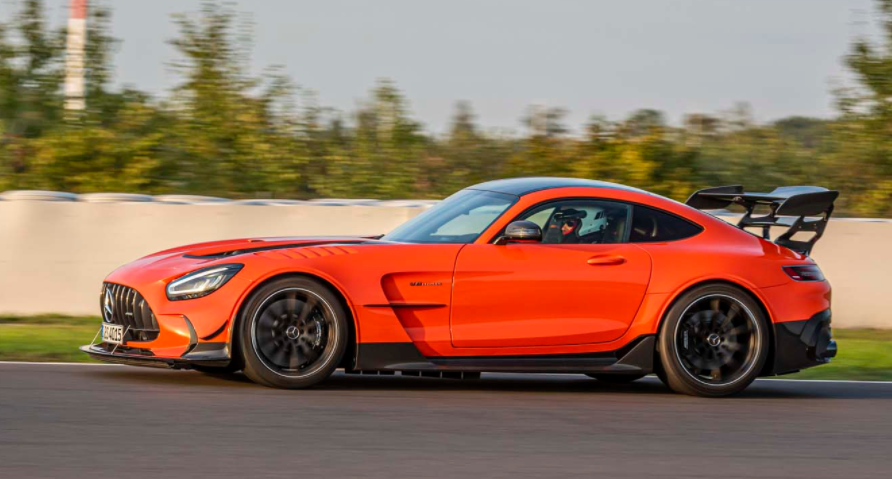 最新的AMG GT運動(dòng)型賽車(chē)具備良好的空氣動(dòng)力學(xué)性能